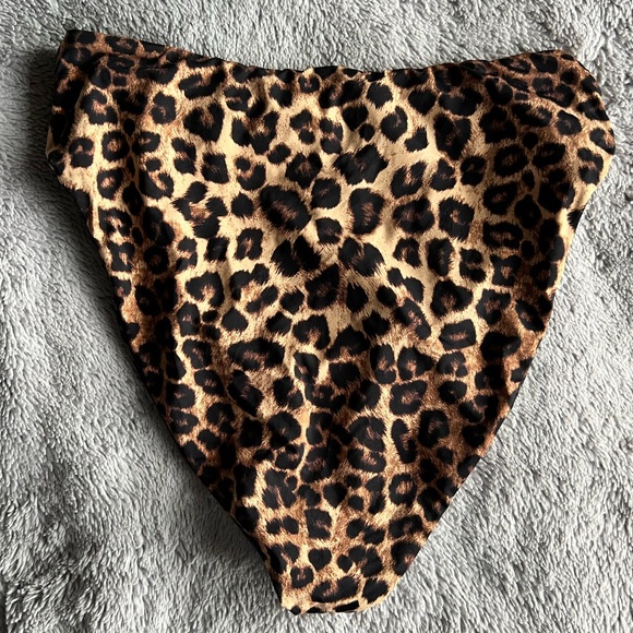 Good American Good Waist Reversible Leopard Swim Bottoms - Picture 15 of 16